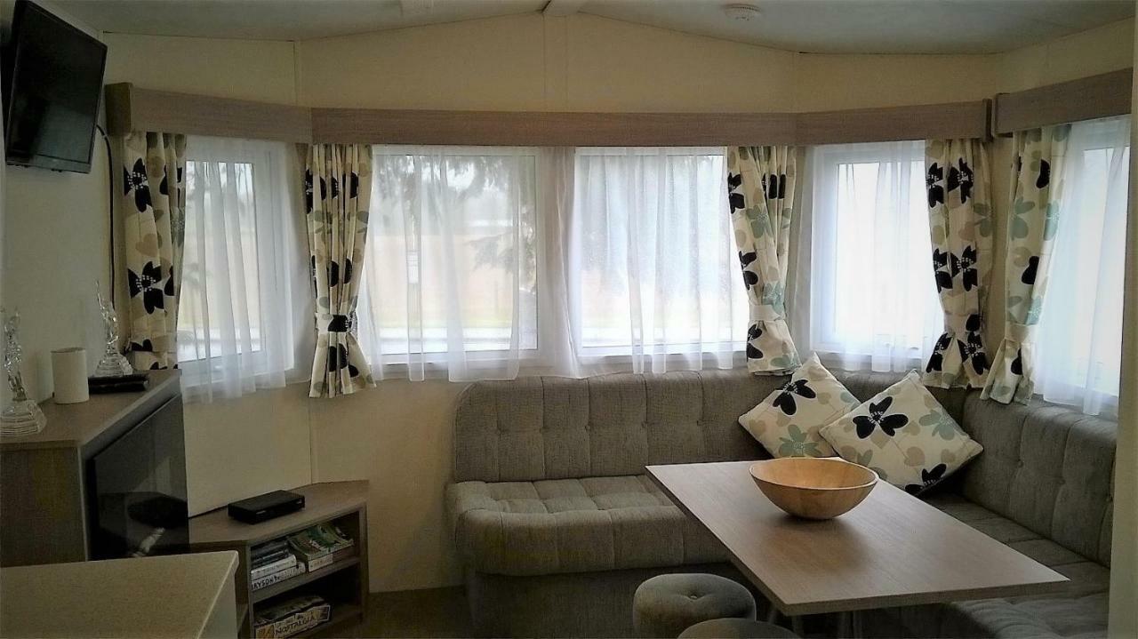 קומרי West Lodge Caravan Park מראה חיצוני תמונה