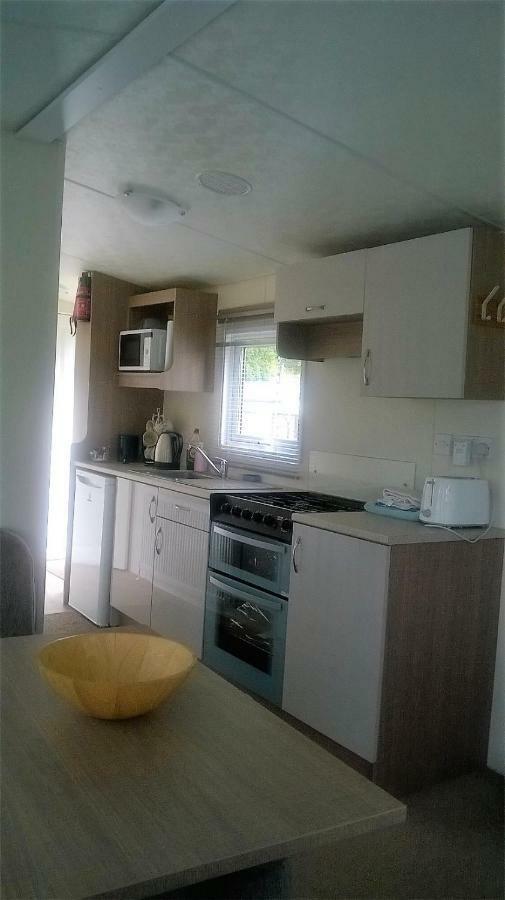 קומרי West Lodge Caravan Park מראה חיצוני תמונה