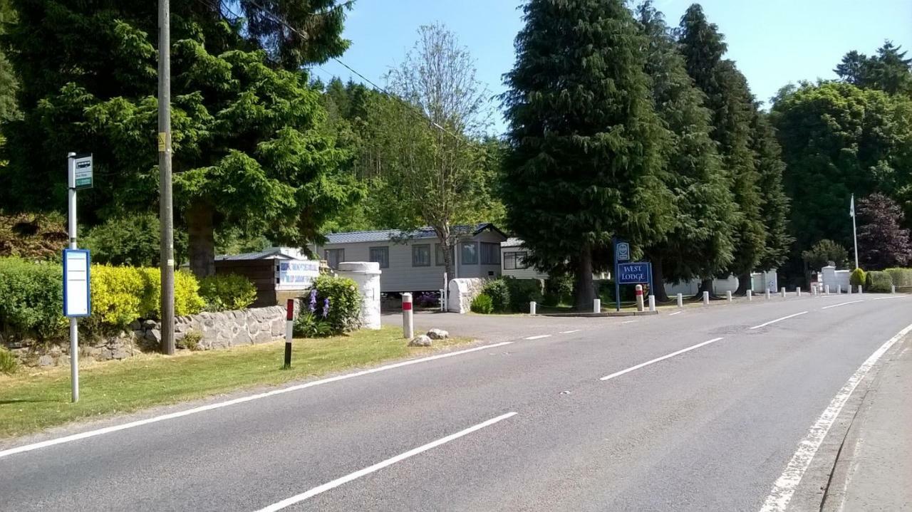 קומרי West Lodge Caravan Park מראה חיצוני תמונה